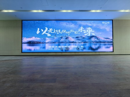 荊州某產(chǎn)業(yè)園p2.5全彩安裝調(diào)試完畢    尺寸：9.6×3.36； 像素點：3840×1344